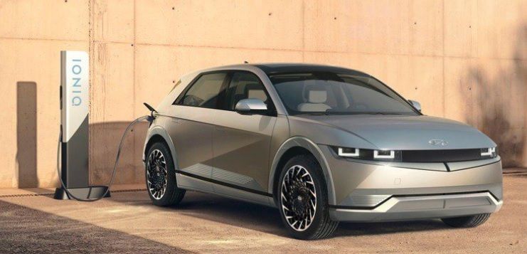 Hyundai's new electric car has a solar panel roof and can charge other EVs